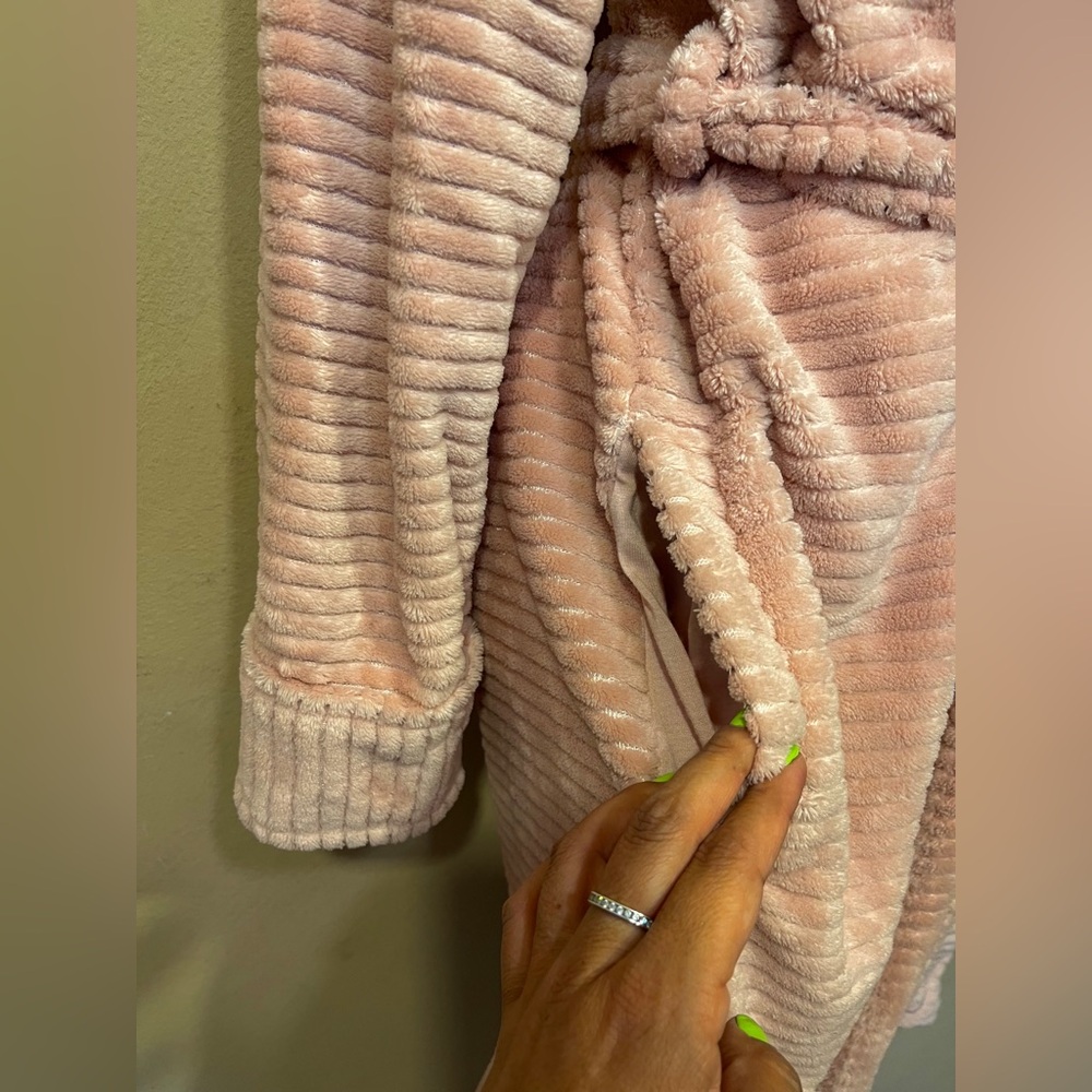 Comfy Pink Robe - Picture 4 of 5